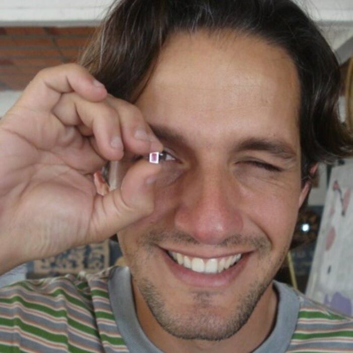 I Made The World’s Smallest Painting (17 Pics)