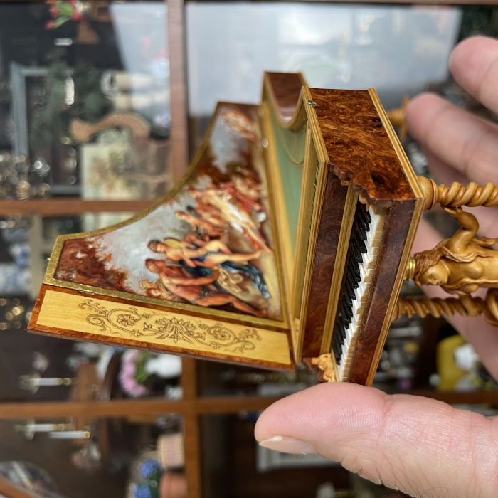 I Made Dollhouse Miniatures That Ain’t No Little Girl Playthings (13 Pics)