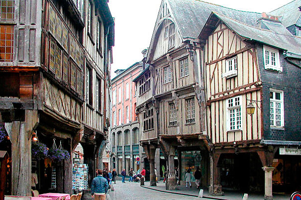 dinan_2-615588b7ae3d2.jpg