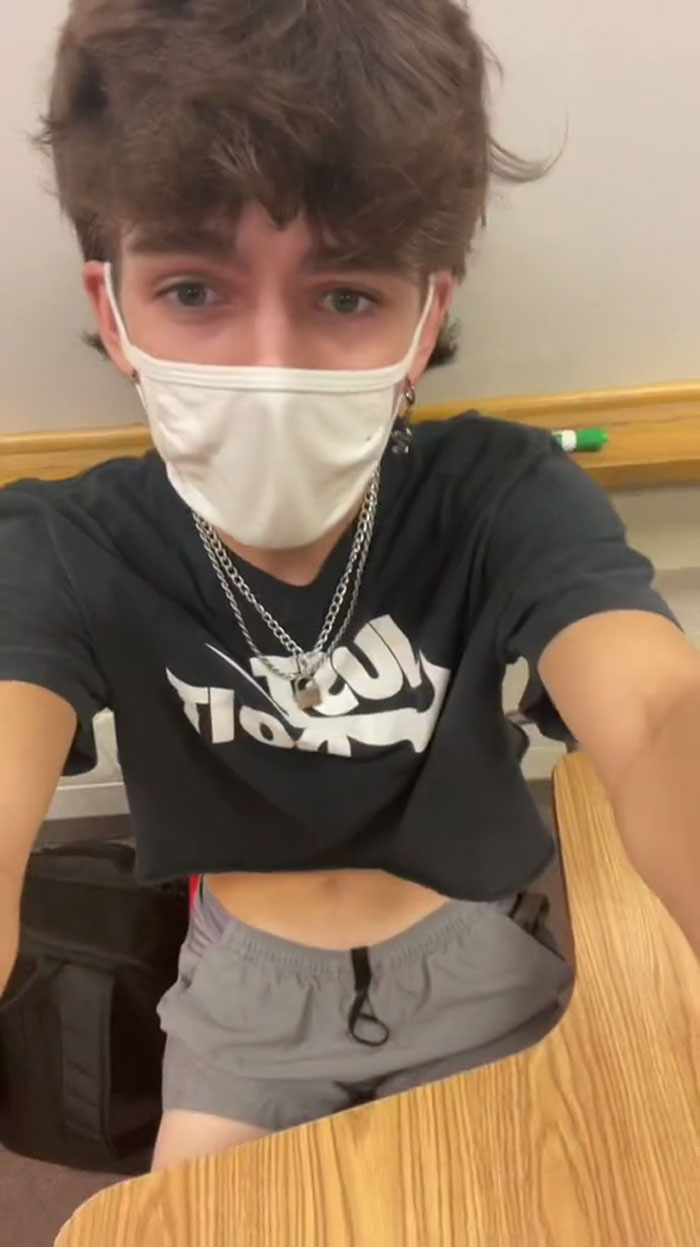 Teen Wears Clothes To School That Would Get Him Dress Coded If He Were A Girl, Proves Just How Sexist It Is After No One Says Anything Teen Wears Clothes To School That Would Get Him Dress Coded If He Were A Girl, Proves Just How Sexist It Is After No One Says Anything