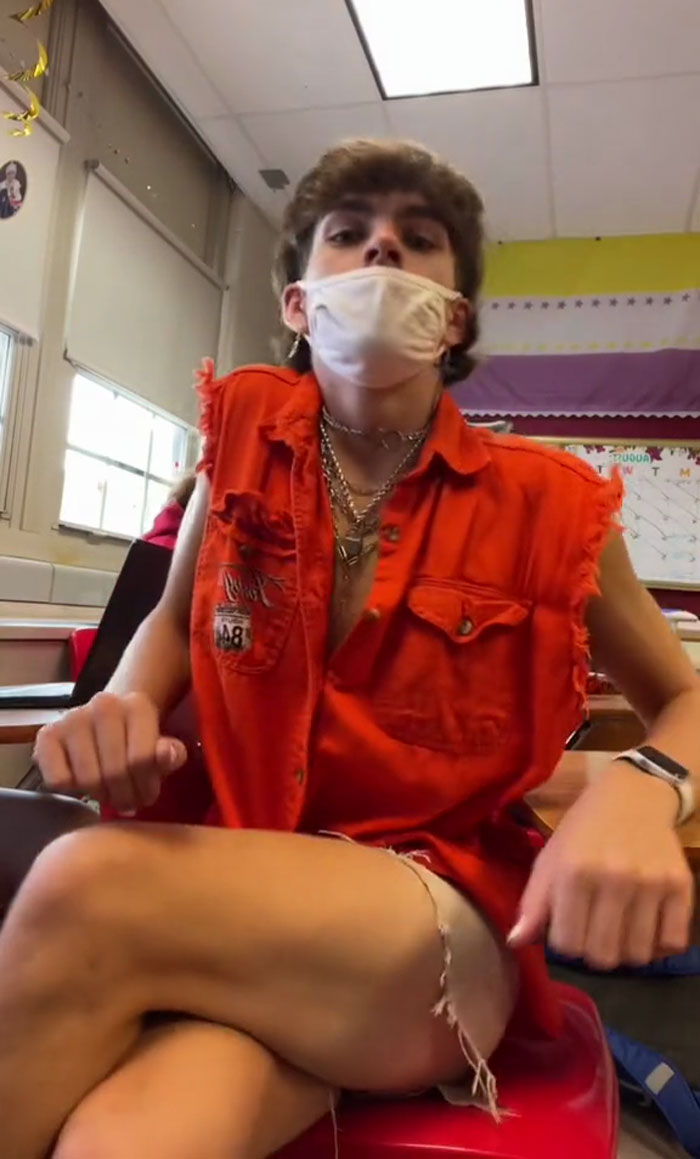 Teen Wears Clothes To School That Would Get Him Dress Coded If He Were A Girl, Proves Just How Sexist It Is After No One Says Anything Teen Wears Clothes To School That Would Get Him Dress Coded If He Were A Girl, Proves Just How Sexist It Is After No One Says Anything