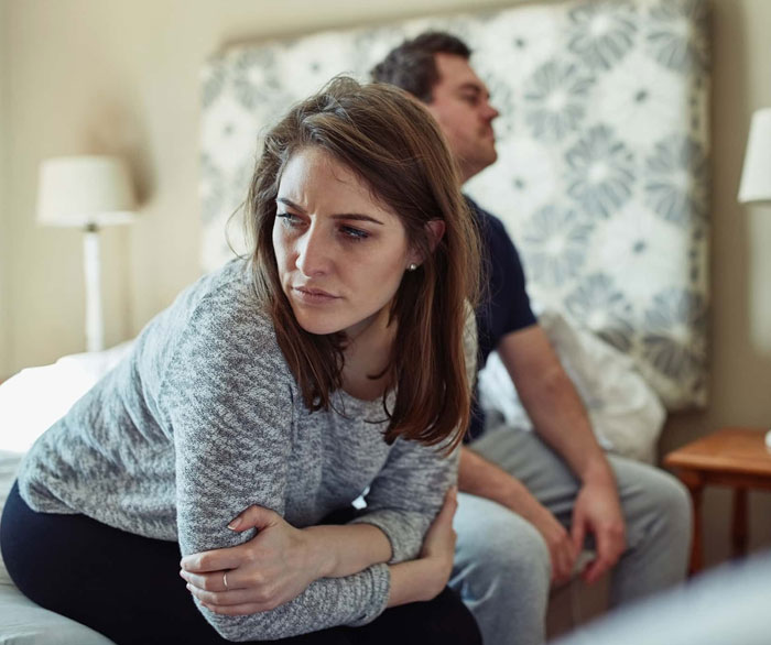 Este hombre regaña a su esposa (y madre de sus 3 hijos) por no cuidar de su apariencia y ella decide ponerlo en su lugar durante una cena familiar