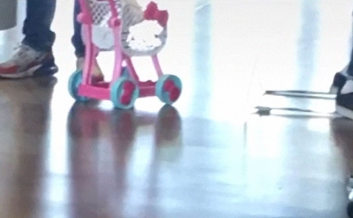 Students Can't Believe The Ridiculous US School Backpack Ban, Improvise With Random Household Items Students Can't Believe The Ridiculous US School Backpack Ban, Improvise With Random Household Items