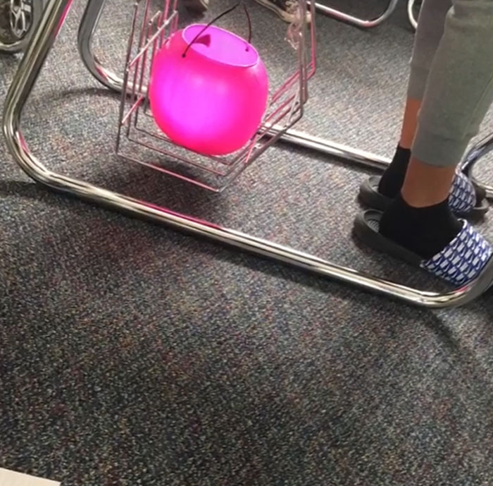 Students Can't Believe The Ridiculous US School Backpack Ban, Improvise With Random Household Items Students Can't Believe The Ridiculous US School Backpack Ban, Improvise With Random Household Items