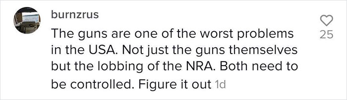 Students Can't Believe The Ridiculous US School Backpack Ban, Improvise With Random Household Items Students Can't Believe The Ridiculous US School Backpack Ban, Improvise With Random Household Items