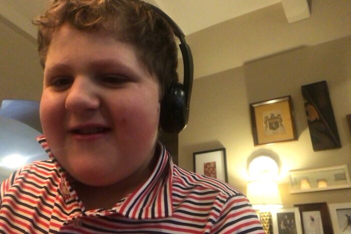 My Brother Tok A Pic Of Hi Frend