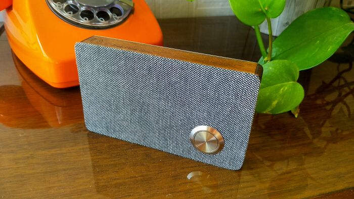 I Made This Small And Flat Bluetooth Speaker!