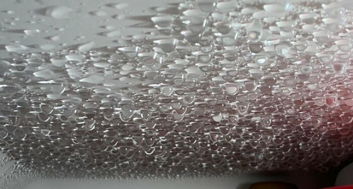 Not Sure If This Belongs Here, But This Condensation In The Fridge Made Me Feel Uneasy