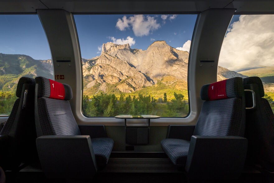 I Photographed The Same Train Window With Different Sceneries For 10 Days