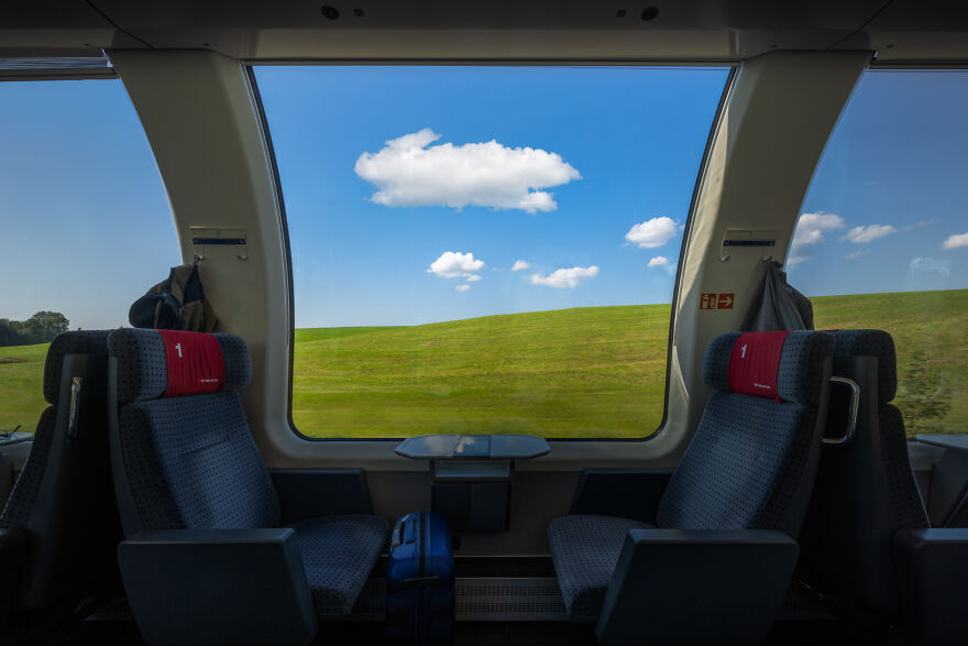 I Photographed The Same Train Window With Different Sceneries For 10 Days