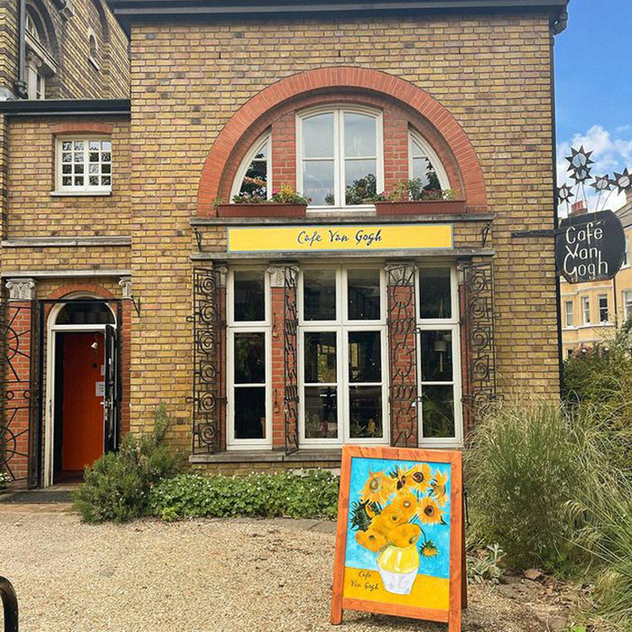 Customer Rates A Vegan Café With One Star Because They Didn't Have 'Normal' Milk, The Owner Replies With A Witty Comeback Customer Rates A Vegan Café With One Star Because They Didn't Have 'Normal' Milk, The Owner Replies With A Witty Comeback