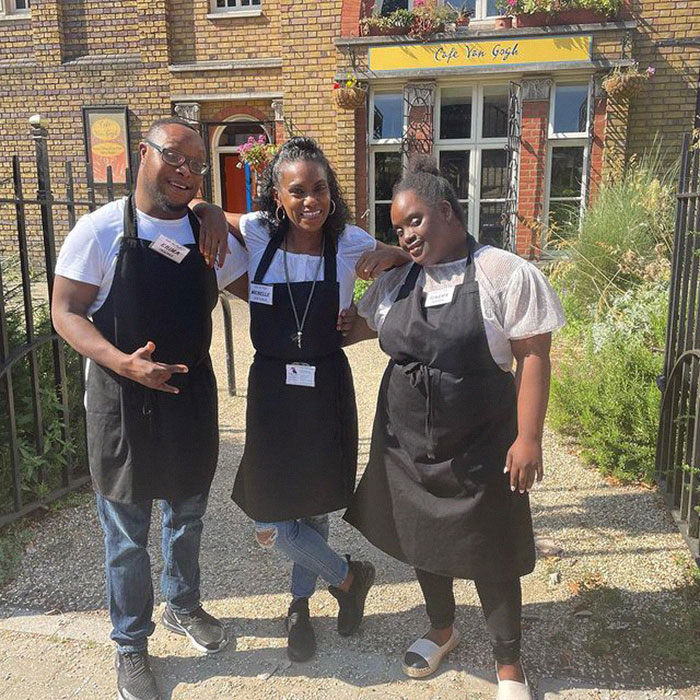 Customer Rates A Vegan Café With One Star Because They Didn't Have 'Normal' Milk, The Owner Replies With A Witty Comeback Customer Rates A Vegan Café With One Star Because They Didn't Have 'Normal' Milk, The Owner Replies With A Witty Comeback