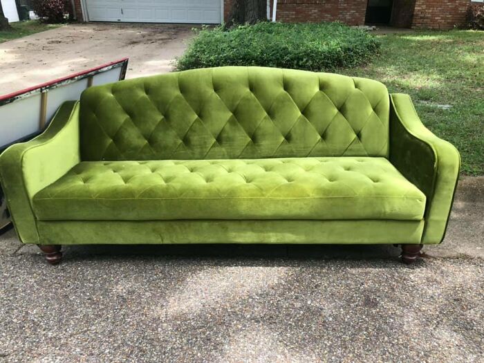 A Neighbor Put This Fabulous Green Velvet Sofa Out On The Curb. It’s Mine Now