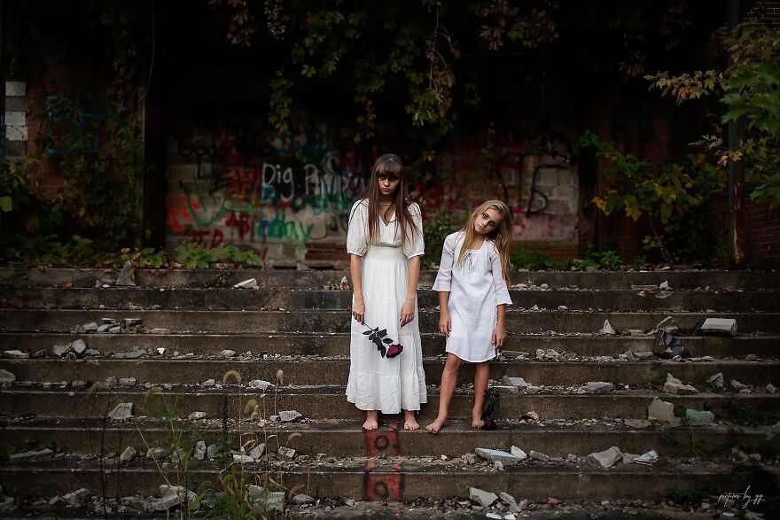 I Created A Creepy Photoshoot Series In Time For Halloween (26 Pics)