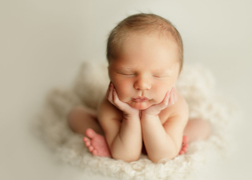 I Photograph Happy Newborns