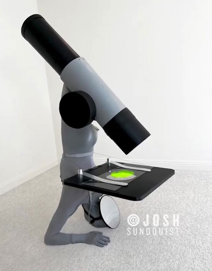 Every Halloween, This One-Legged Guy Makes An Epic Halloween Costume And He Just Revealed His 2021 Outfit Every Halloween, This One-Legged Guy Makes An Epic Halloween Costume And He Just Revealed His 2021 Outfit