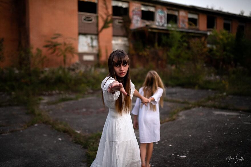 I Created A Creepy Photoshoot Series In Time For Halloween (26 Pics)