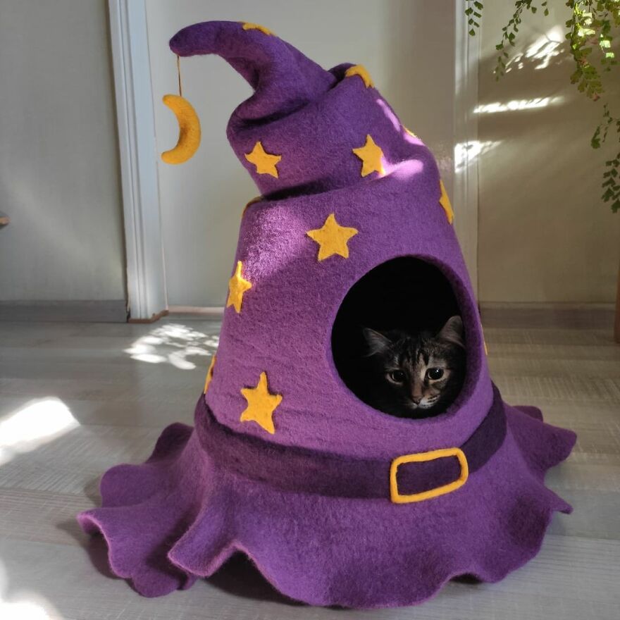 Wizard Hat Cat Bed