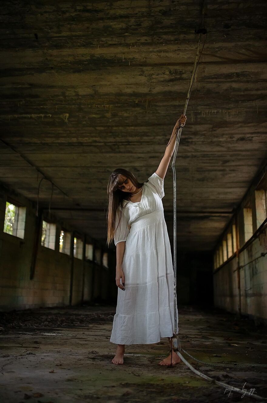 I Created A Creepy Photoshoot Series In Time For Halloween (26 Pics)