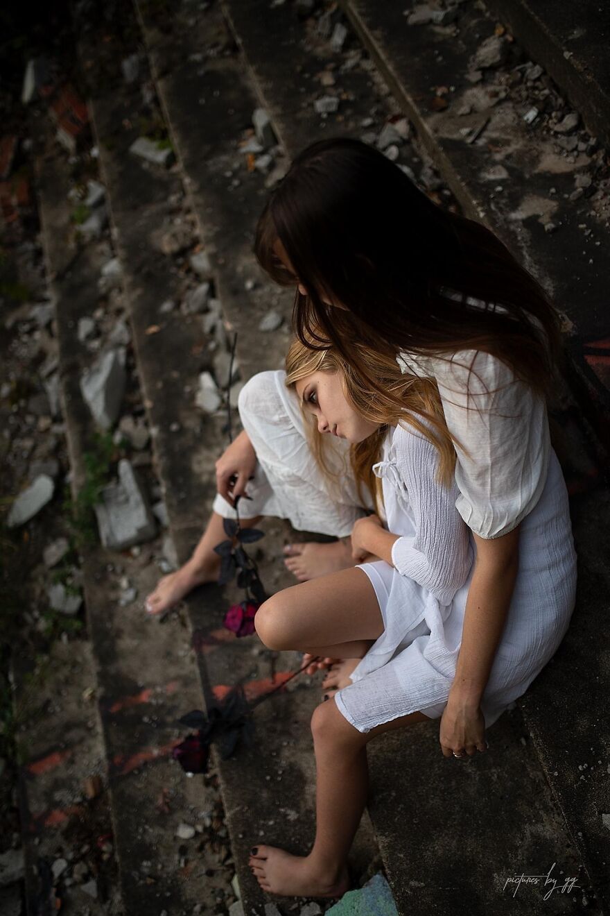 I Created A Creepy Photoshoot Series In Time For Halloween (26 Pics)