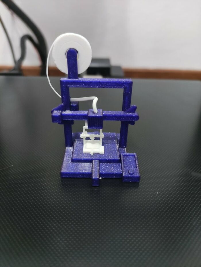 Imprimí una impresora 3D al imprimir en 3D una impresora 3D