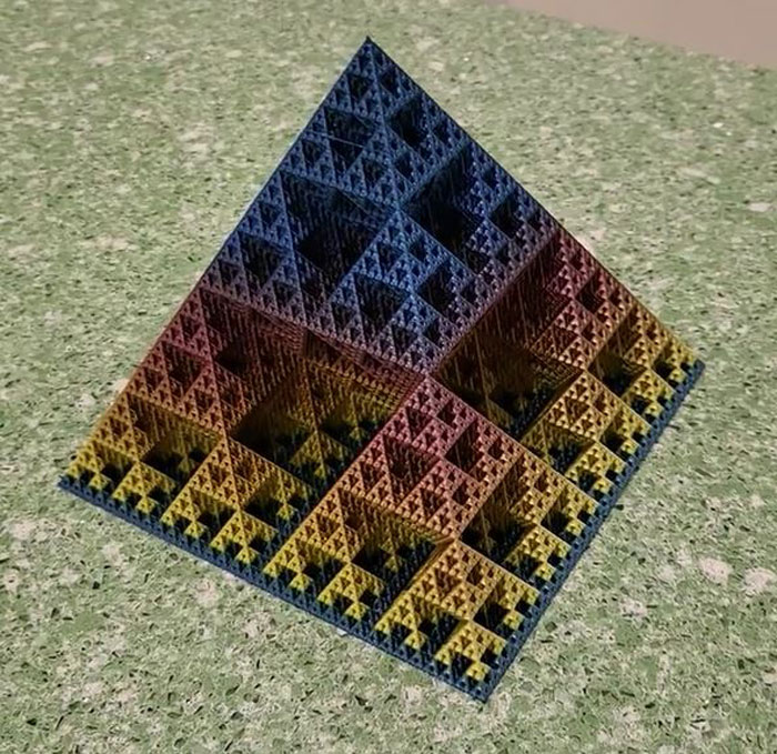 Printed A Sierpiński Pyramid On My Ender 3v2, No Supports