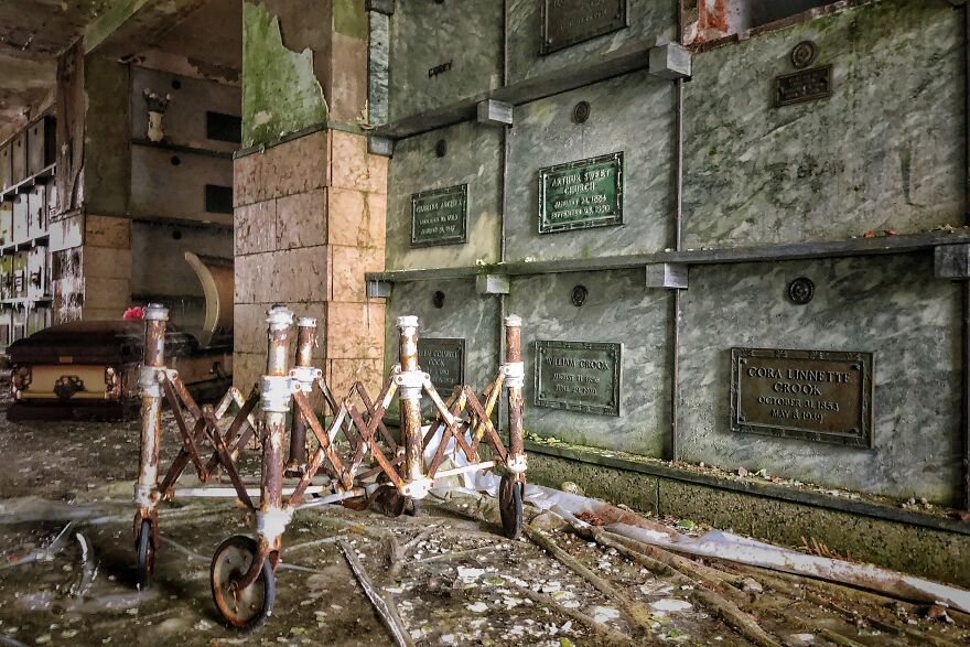The Sad And Terrifying Abandoned Mausoleum The Sad And Terrifying Abandoned Mausoleum