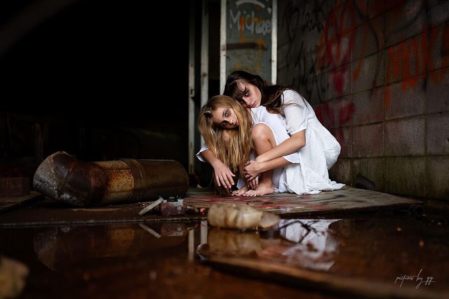 I Created A Creepy Photoshoot Series In Time For Halloween (26 Pics)