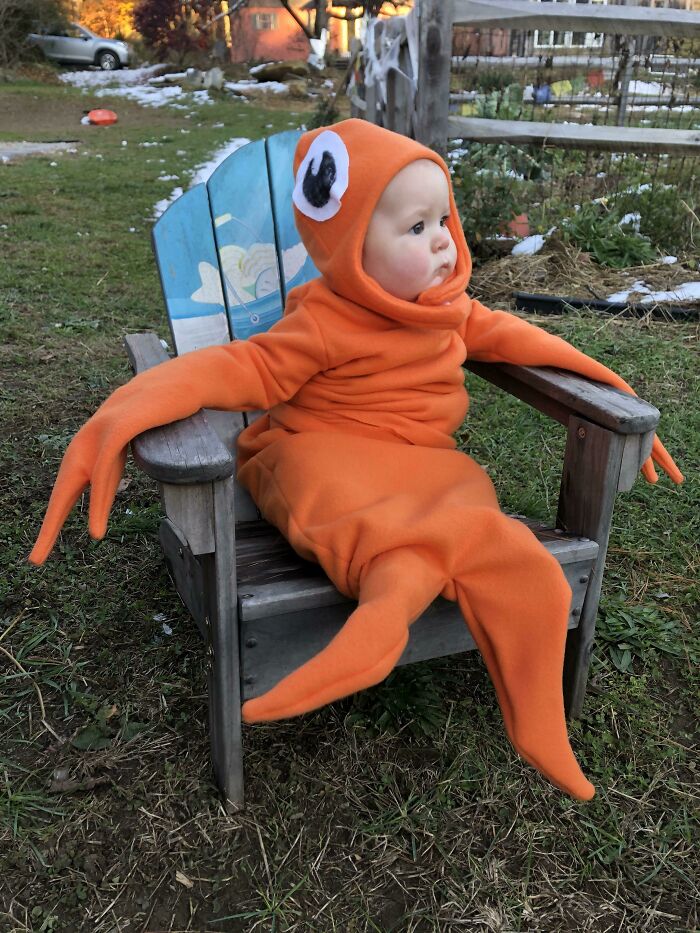 My Daughter Wanted Her Baby Sister To Be The Goldfish To Her Cat In The Hat This Halloween