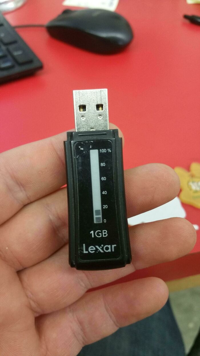 This Flash Drive That Shows How Full It Is