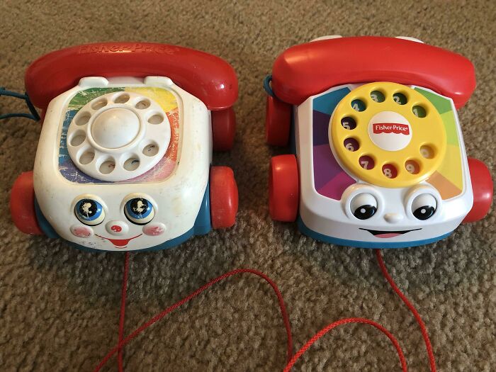 Mi teléfono de juguete de hace 20 años y el nuevo de mi hija. Ambos de fisher price