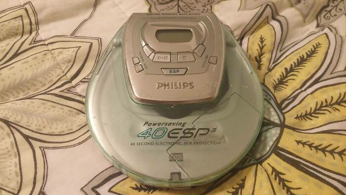 With 40 Second Esp And Digital Dynamic Bass Boost! Philips Clear Cd Player..15 Years Old And Still Rocking