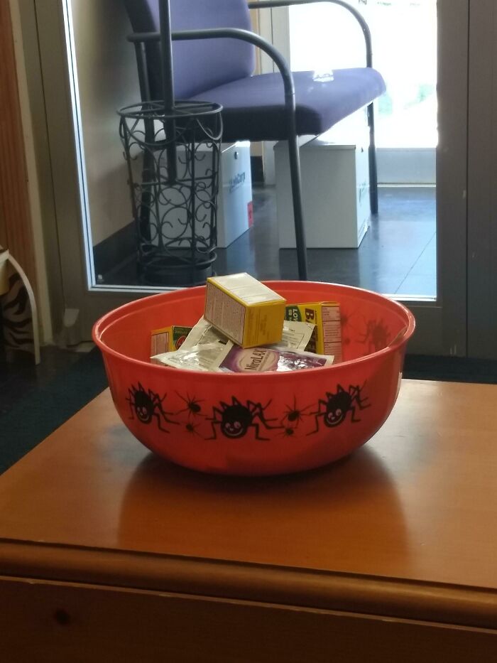 My Doctor's Office Has A Grown-Up's Version Of A Halloween "Trick-Or-Treat" Basket