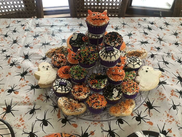 Made Some Spooky Cupcakes And Cookies For My Birthday