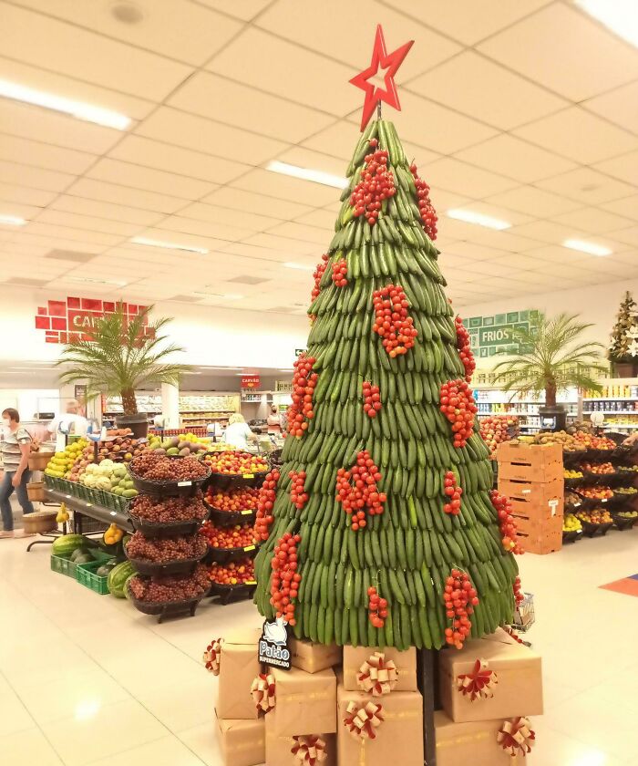 Un árbol de Navidad hecho de plátanos brasileños 