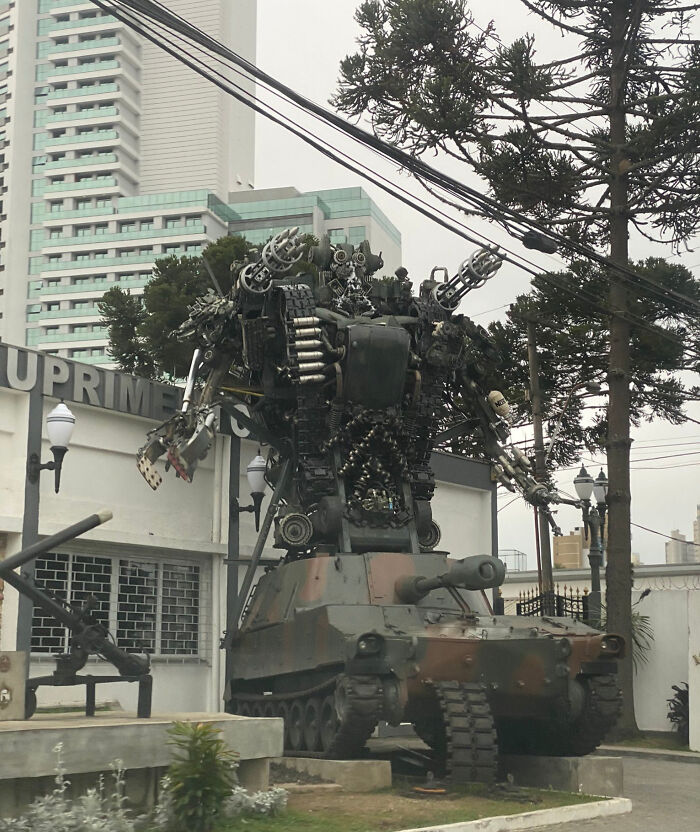 El ejército construyó esta cosa en mi ciudad