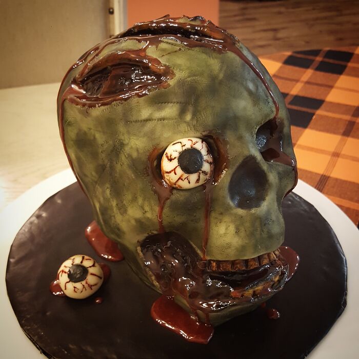 My Annual Halloween Cake - "Flesh Wound" Cinnamon Roll Cake