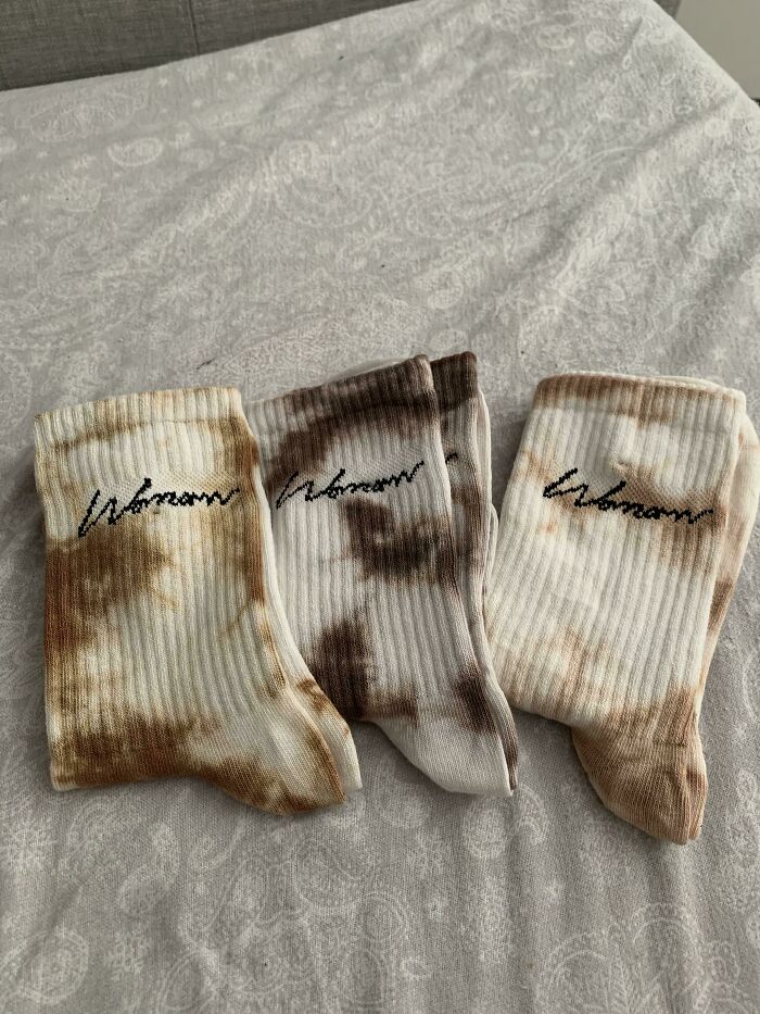 Mi novia compró unos calcetines teñidos