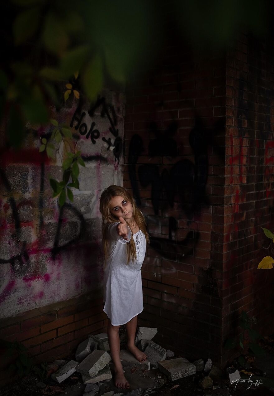 I Created A Creepy Photoshoot Series In Time For Halloween (26 Pics)