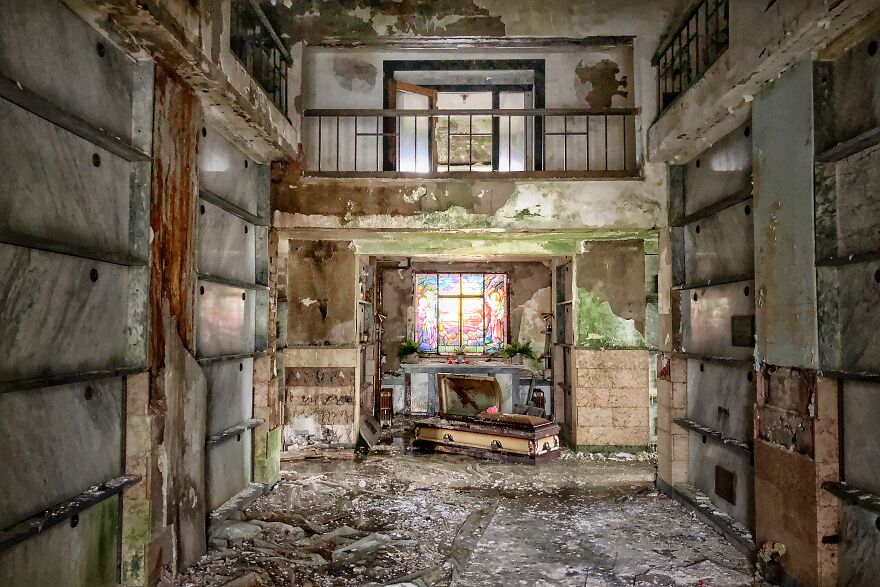 The Sad And Terrifying Abandoned Mausoleum The Sad And Terrifying Abandoned Mausoleum