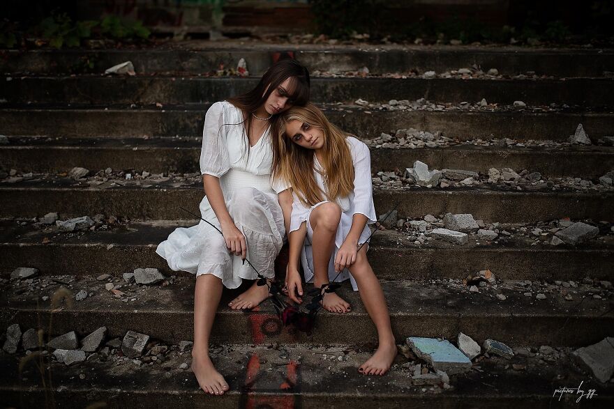 I Created A Creepy Photoshoot Series In Time For Halloween (26 Pics)