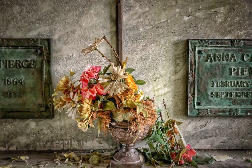 The Sad And Terrifying Abandoned Mausoleum The Sad And Terrifying Abandoned Mausoleum