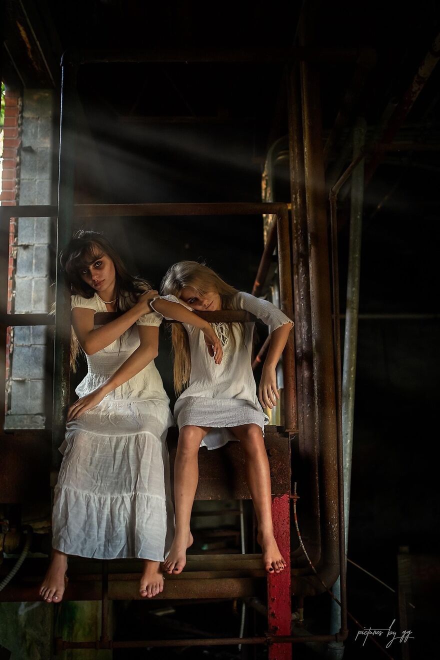 I Created A Creepy Photoshoot Series In Time For Halloween (26 Pics)