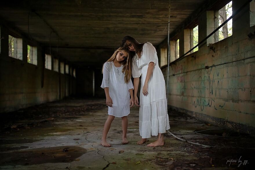 I Created A Creepy Photoshoot Series In Time For Halloween (26 Pics)