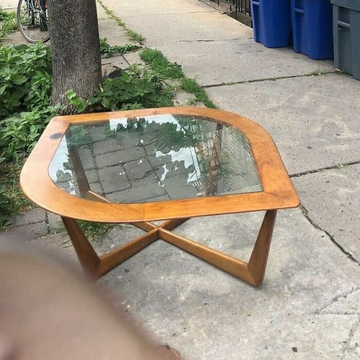 Lip Shaped Really Nice Coffee Table