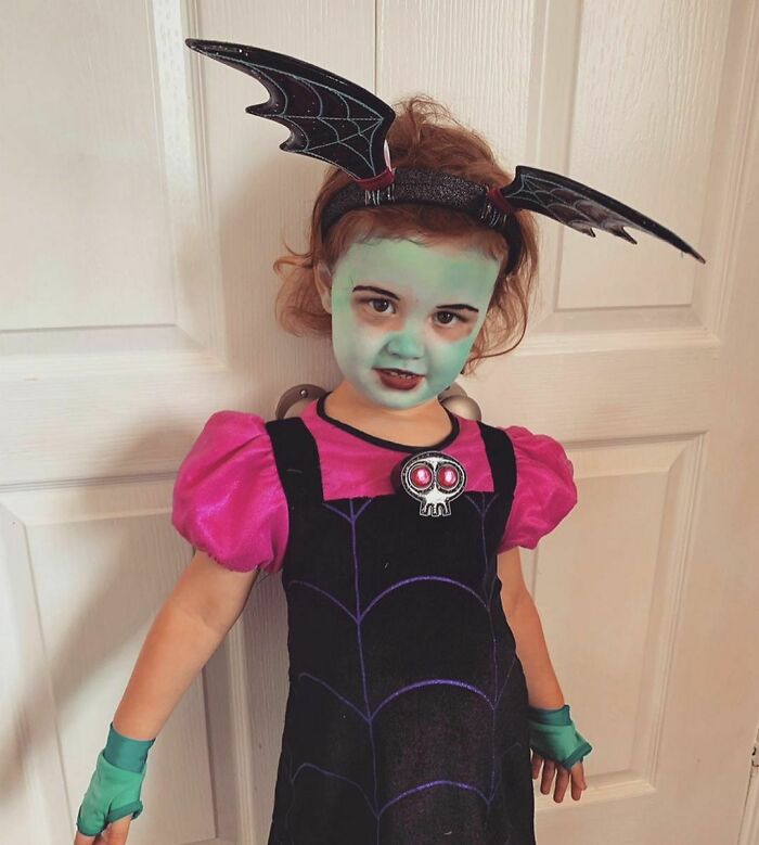 Here Is A Photo Of My Daughters Halloween Makeup From Last Year Where She Dressed Up As Vampirina A Ghoulish Girl In A Human World 