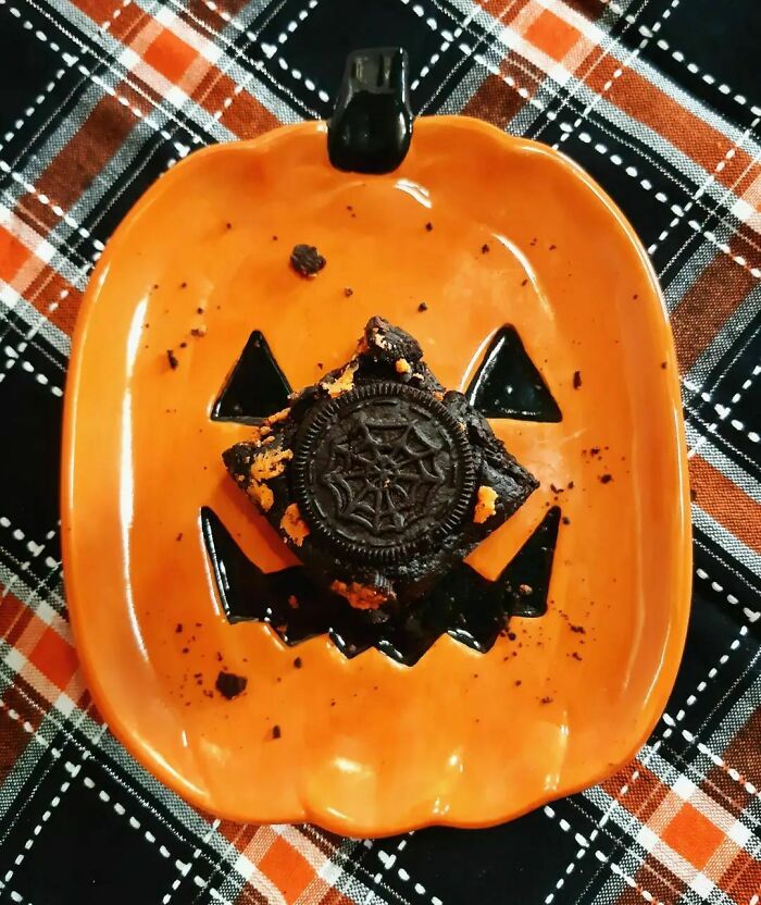 Halloween Oreo Midnight Brownies Are An Easy, Fun To Make Treat To Kick Off Spooky Season