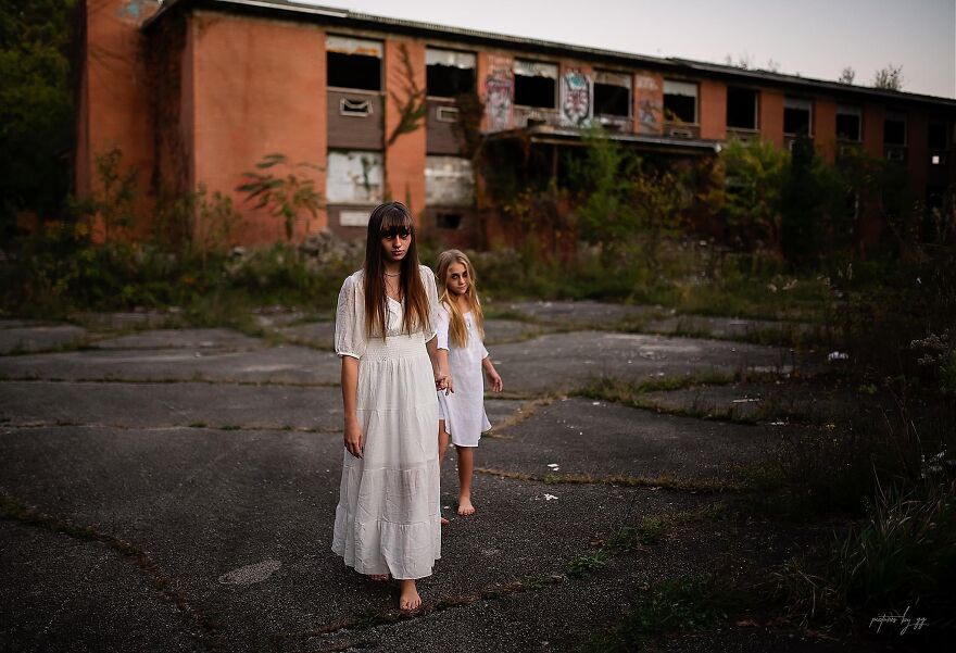 I Created A Creepy Photoshoot Series In Time For Halloween (26 Pics)