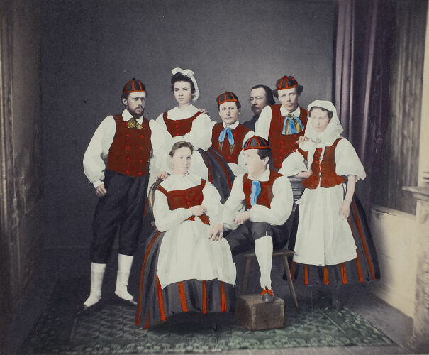 Finnish_traditional_costumes_Zacharias_Topelius_in_the_background-616f09ee0626a.jpg