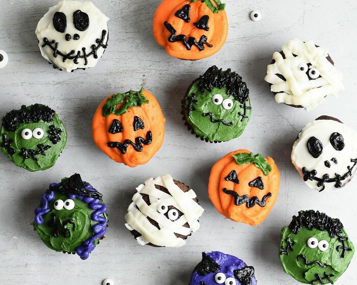 This Is A Relatively New Tradition But Every Halloween I Bake Halloween Themed Cupcakes